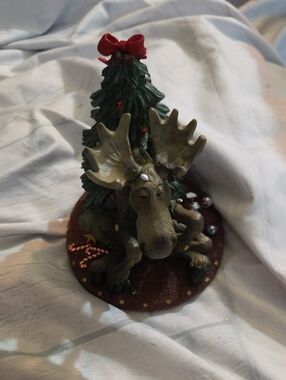 Big Sky Carvers All strung up moose figure. New In Box